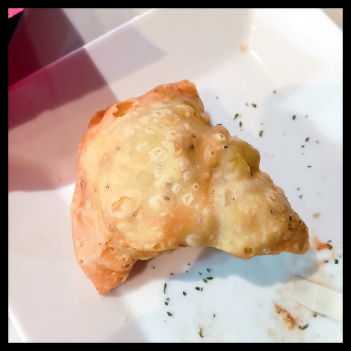 photo of Royal Taj Samosa shared by @whathaveyoudone on  31 Jan 2023 - review