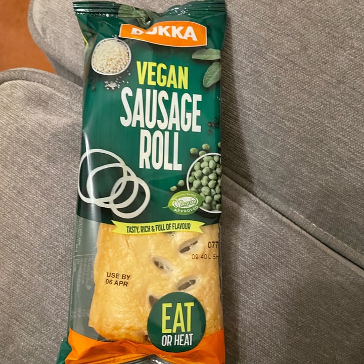 photo of Pukka Pies Pukka Vegan Sausage roll shared by @plantbasedprincess18 on  04 Apr 2023 - review