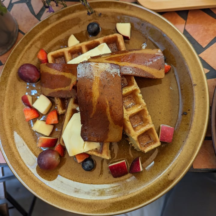 photo of Palo Verde Bistro Maple Syrup Waffles With Bacon shared by @patrickdaniele on  11 Jun 2023 - review