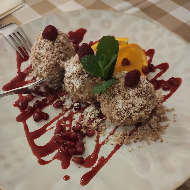 photo of Stiftskeller Sankt Florian Nougatknödel mit Beerenröster shared by @vegandreas on  06 Mar 2023 - review