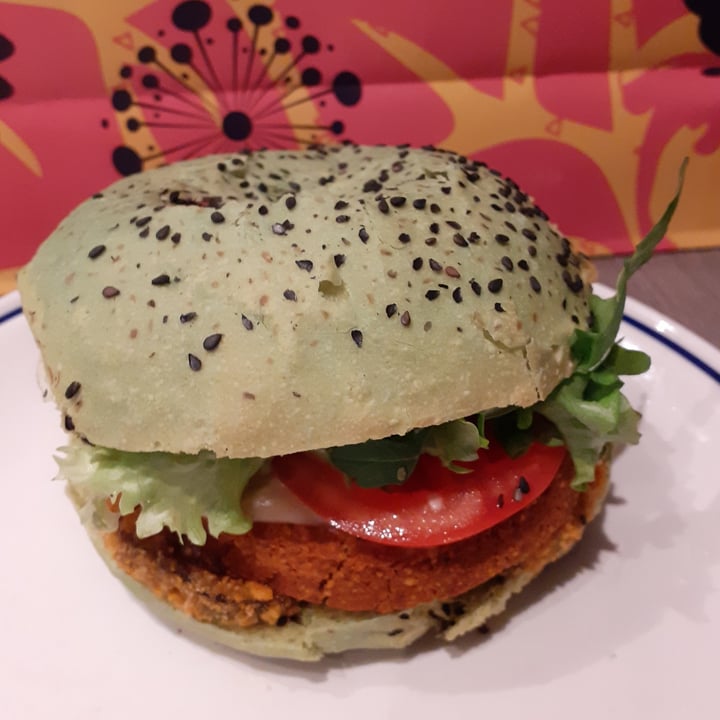 photo of Flower Burger Elf Burger shared by @rosselladuca on  06 Feb 2023 - review