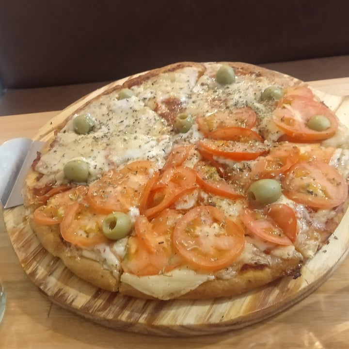 photo of Heaven Vegan Palermo Pizza Mitad Napolitana Mitad Muzzalmendra shared by @nicolini on  05 Aug 2023 - review