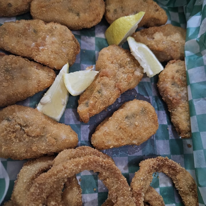 photo of JOY burgers Nuggets shared by @lachula on  03 May 2023 - review