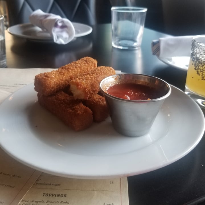 photo of Pura Vita Cashew Mozzarella Sticks shared by @waterlilly on  26 Feb 2023 - review