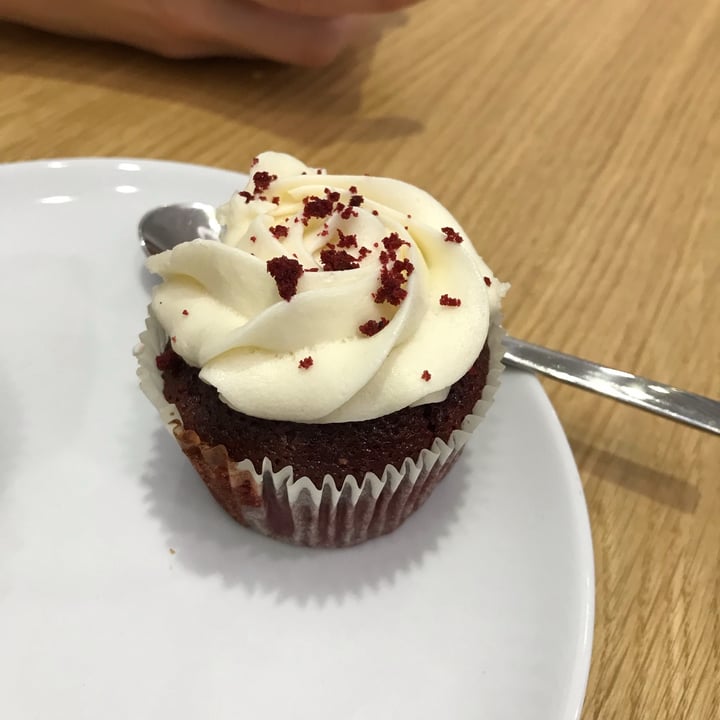 photo of Cloud Cakes Red Velvet Cupcake shared by @arenavegan on  12 Jan 2023 - review