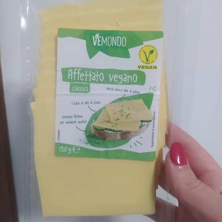 photo of Vemondo Affettato Vegano Classico shared by @laetitiainveg on  19 Feb 2023 - review