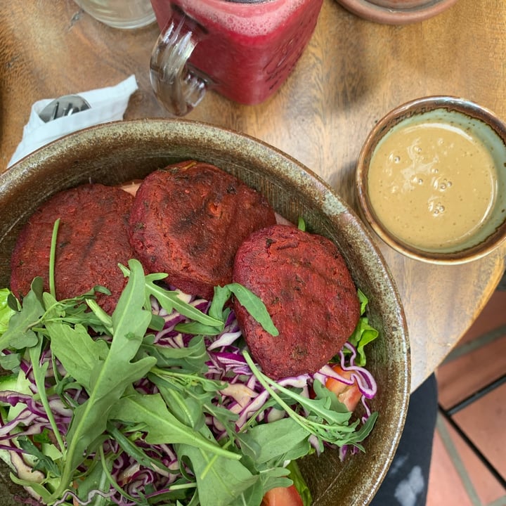 photo of Bong Bonlai Beetroot Falafel Bowl with Tahini Dressing shared by @tiascaz on  10 Mar 2023 - review