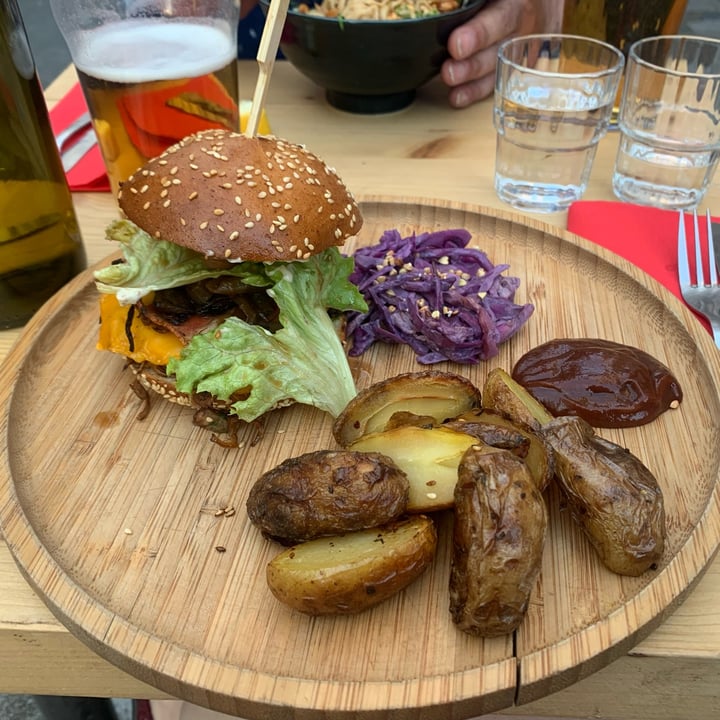 photo of Les bols d'Antoine Jackfruit burger shared by @oceanik on  01 Jun 2023 - review