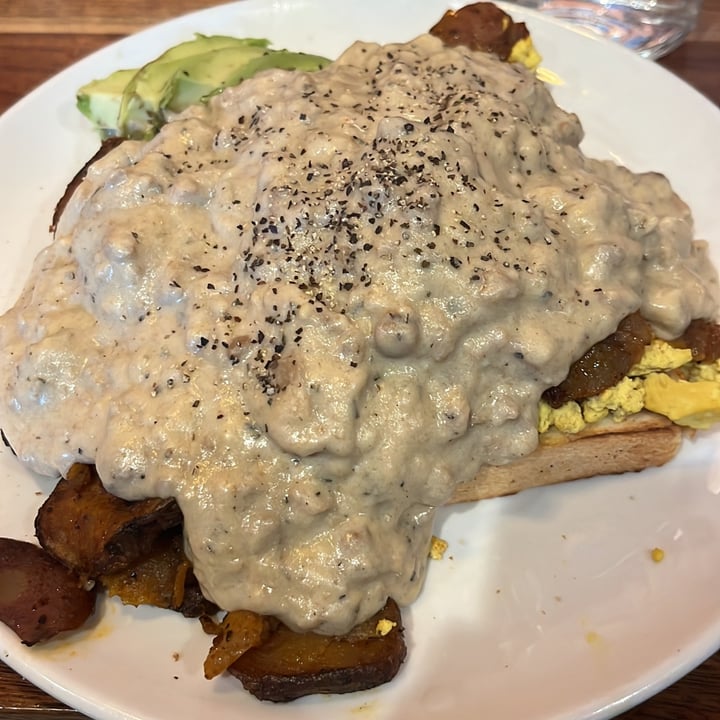 photo of Rooster Vegan Slinger with sausage gravy & tofu scramble shared by @vegancheese on  16 Jan 2023 - review