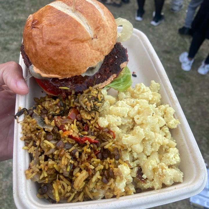 photo of Soul Vegan Hussle Burger Meal Deal shared by @stephanievazq on  31 May 2023 - review