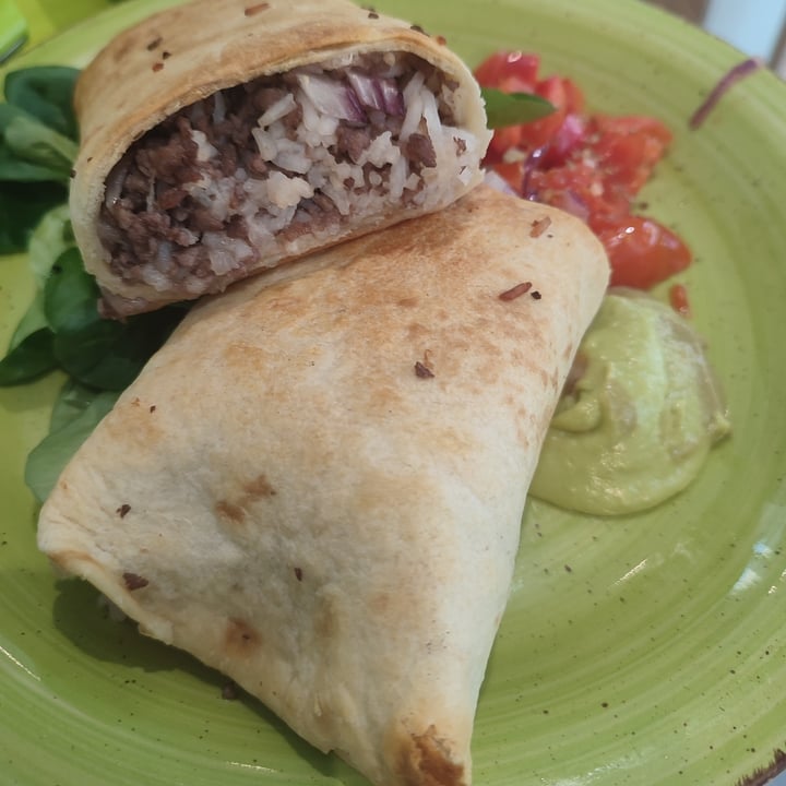 photo of Universo Vegano Chimichanga shared by @alessiadb on  24 Apr 2023 - review