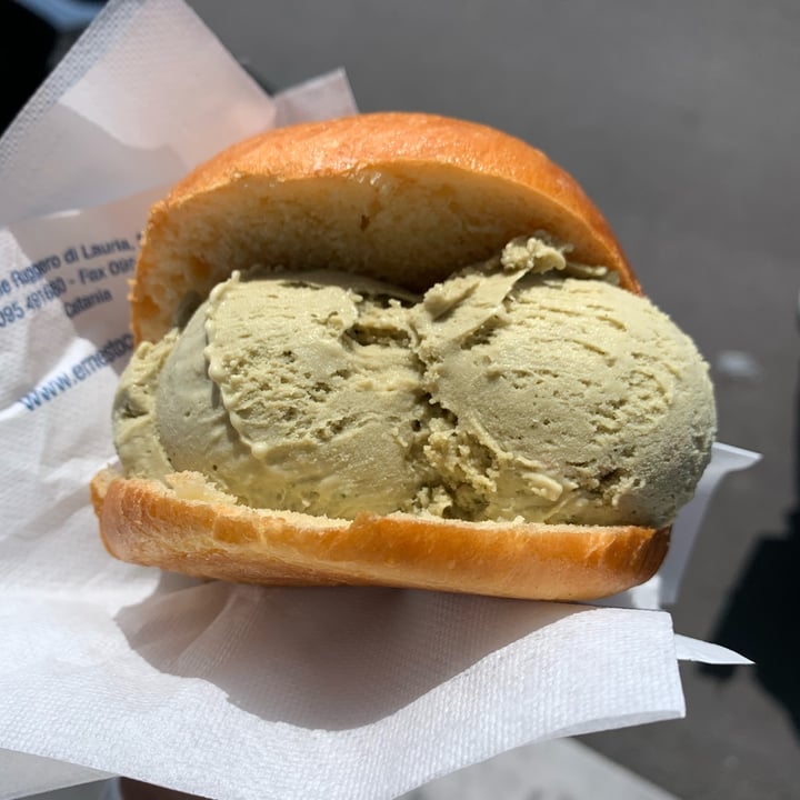 photo of Ernesto brioches vegana con gelato vegano shared by @valevale84 on  09 May 2023 - review
