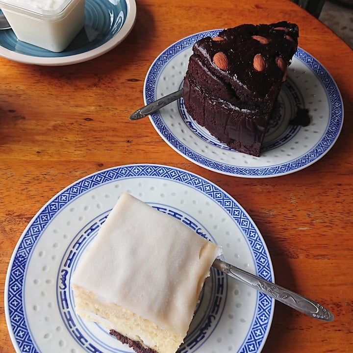 photo of Cocoa Phangan Cakes Pandan leaf and coconut cake with coconut yoghurt shared by @chavonne on  11 Jul 2023 - review