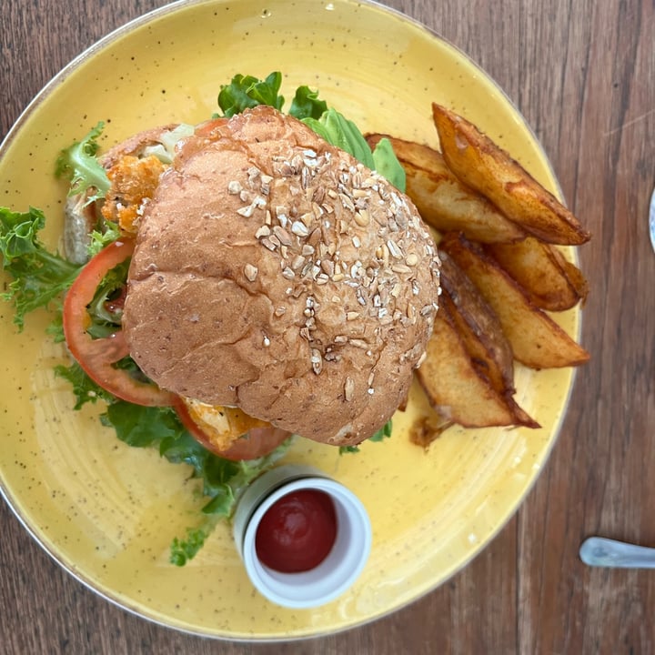 photo of Cleavy's Vegan & Vegetarian Eatery Peri-peri Tofu burger shared by @melveegan on  25 Feb 2023 - review