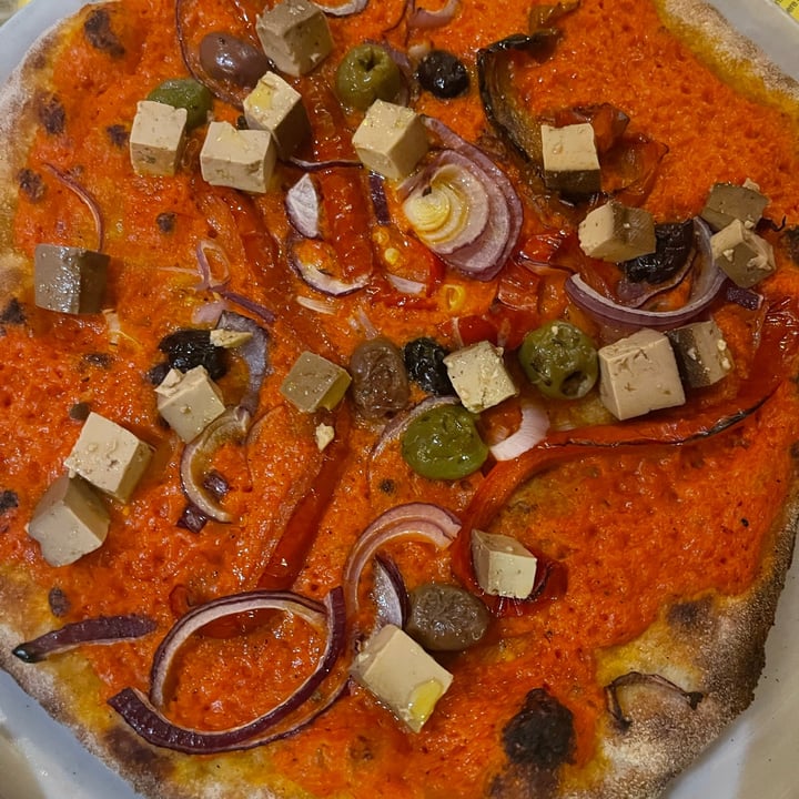 photo of ArVolo Ristorante Pizzeria Pizza Con Crema Di Peperoni, Olive, Cipolla E Tofu shared by @loveg on  18 May 2023 - review