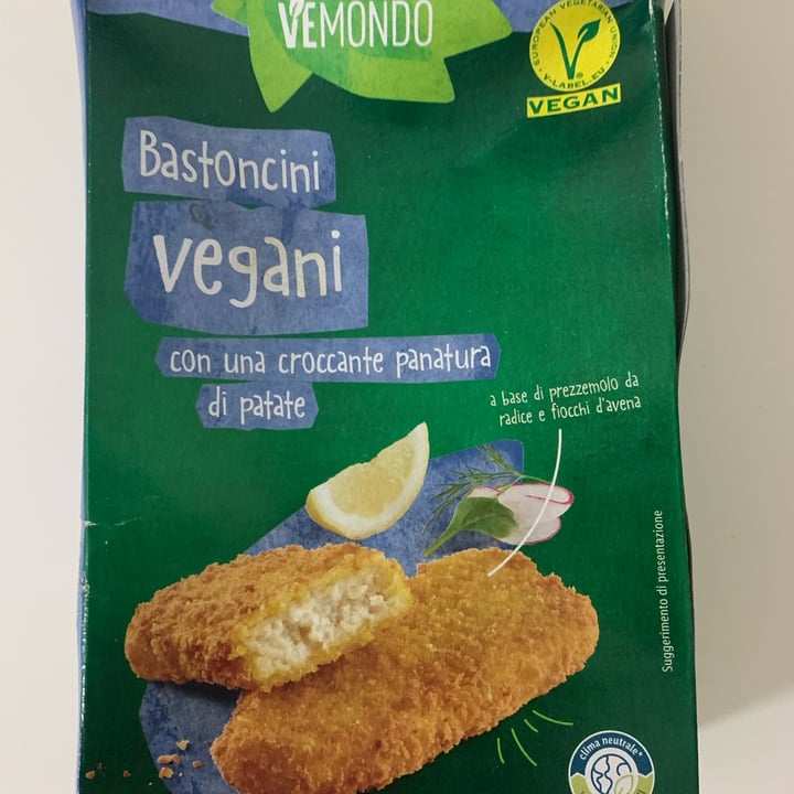 photo of Vemondo  bastoncini vegani con panatura di patate shared by @azzurracontraf on  12 Feb 2023 - review