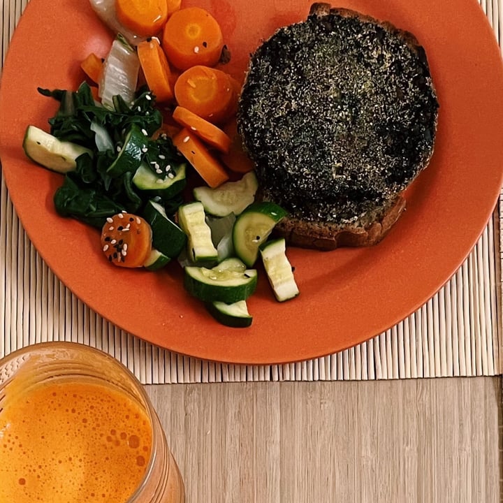 photo of VgOloso Black burger con verdure shared by @itsfrannie on  27 May 2023 - review