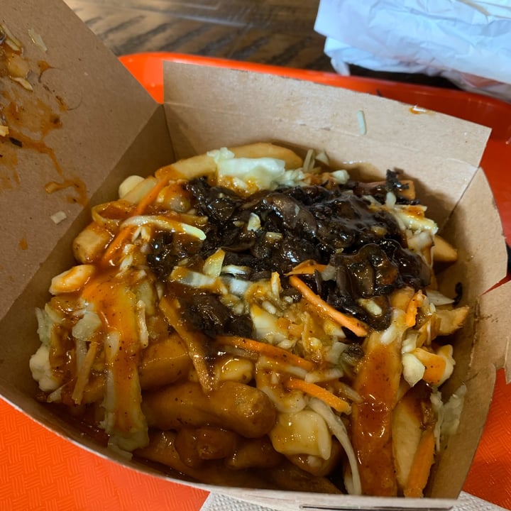 photo of Meltwich Food Co. Vegan Mushroom Madness Poutine shared by @jahanb on  04 Jan 2023 - review