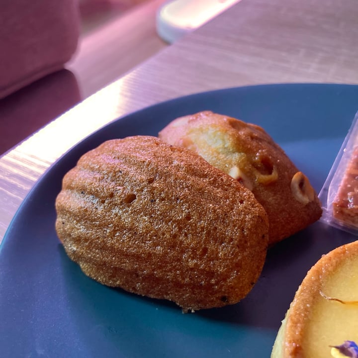 photo of Radeau Earl Grey Madeleine shared by @kathedrals on  05 May 2023 - review