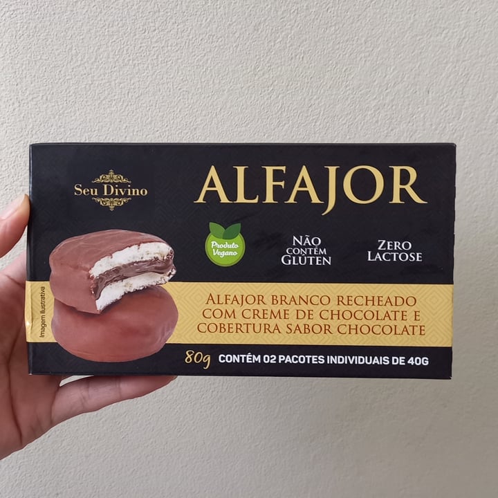 photo of Seu Divino Alfajor branco recheado com creme de chocolate e cobertura sabor chocolate shared by @anademorais on  05 Jan 2023 - review