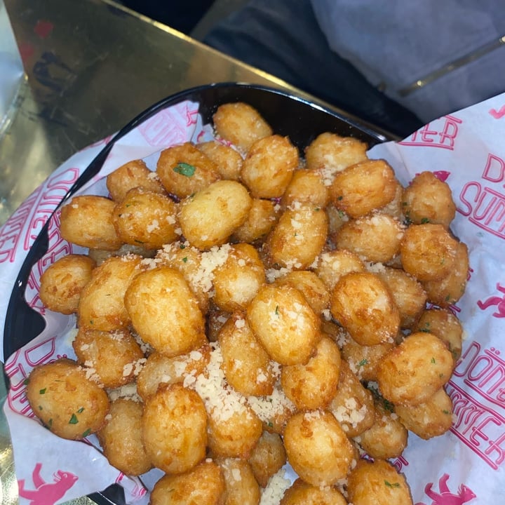 photo of Doner Summer Sheffield Garlic tater tots shared by @joshthevegan on  14 Jan 2023 - review