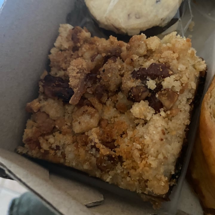 photo of Caju Vegan bakery crumble de manzana shared by @maxpowerr on  20 Jun 2023 - review