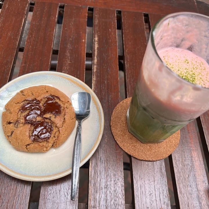 photo of Kiez Vegan Cafe & Bistro Chocolate chip cookie shared by @nhinhithenhenhe on  17 Apr 2023 - review