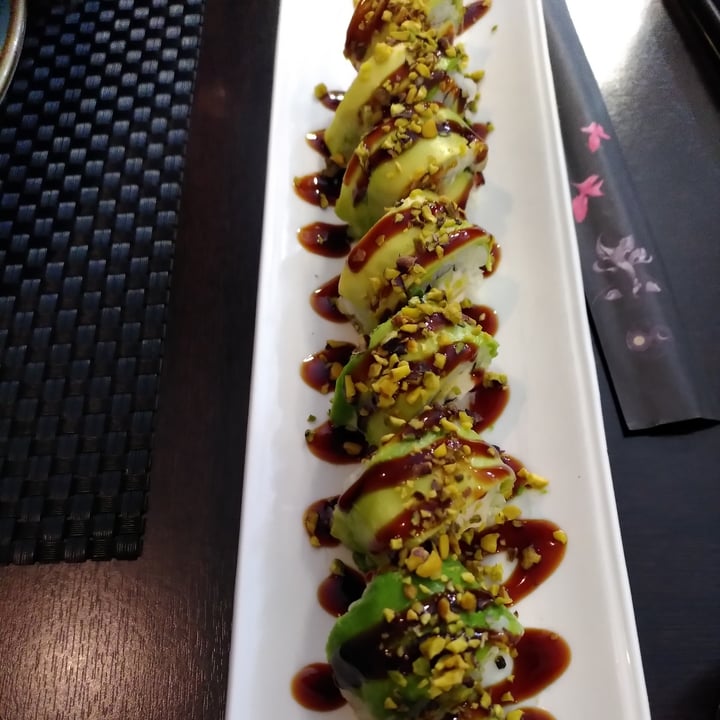 photo of Asia Fusion Sushi Vegan Cheese Roll Con Pistacchio shared by @walkabout-veg on  18 May 2023 - review