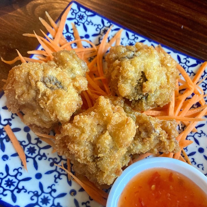 photo of Aiko Sushi (old Active Sushi On Bree) Mushroom Tempura shared by @ctveganreviews on  14 Dec 2022 - review