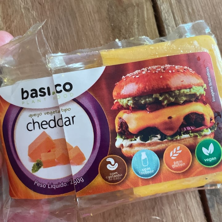 photo of Basi.co Queijo chedar vegano shared by @carolsjunqueira on  05 Jan 2023 - review