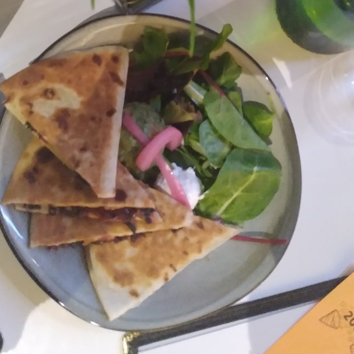photo of Belse Restaurant Hibiscus  Quesadillas shared by @mari84 on  01 Jan 2023 - review