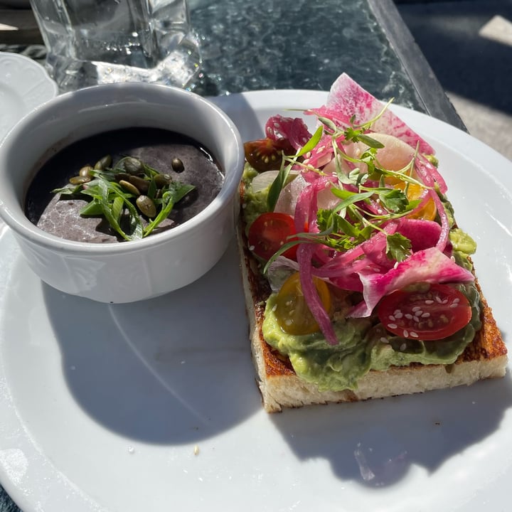 photo of Sausal Avocado Toast shared by @ekelcem on  04 Mar 2023 - review