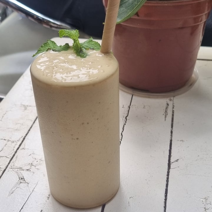 photo of Song Linh Food & Drink Banana and coconut smoothie shared by @kalekitten on  18 Jun 2023 - review