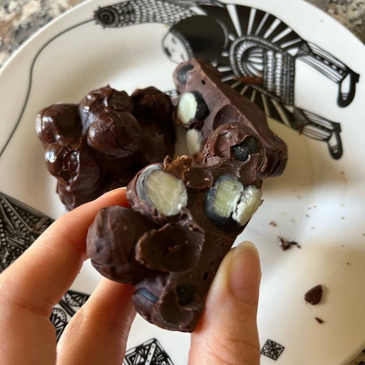 photo of Unes cioccolato fondente extra 50% shared by @juliehallew on  29 Jun 2023 - review