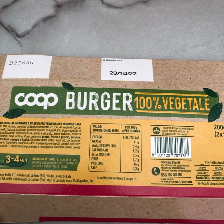 photo of Coop Burger 100% Vegetale shared by @taliamanini on  21 Dec 2022 - review