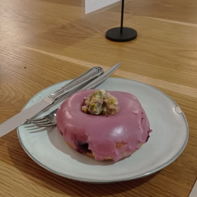 Photo of the dish “Donut with blueberries, lavender and pistachio”