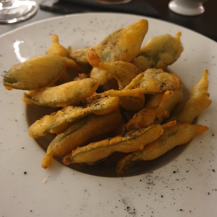 photo of Selva Bistrot salvia fritta shared by @emceejay on  12 Apr 2023 - review