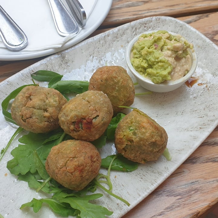 photo of Doppio Zero Bryanston Pealafel fritters shared by @compassionate1candy on  06 Jan 2023 - review