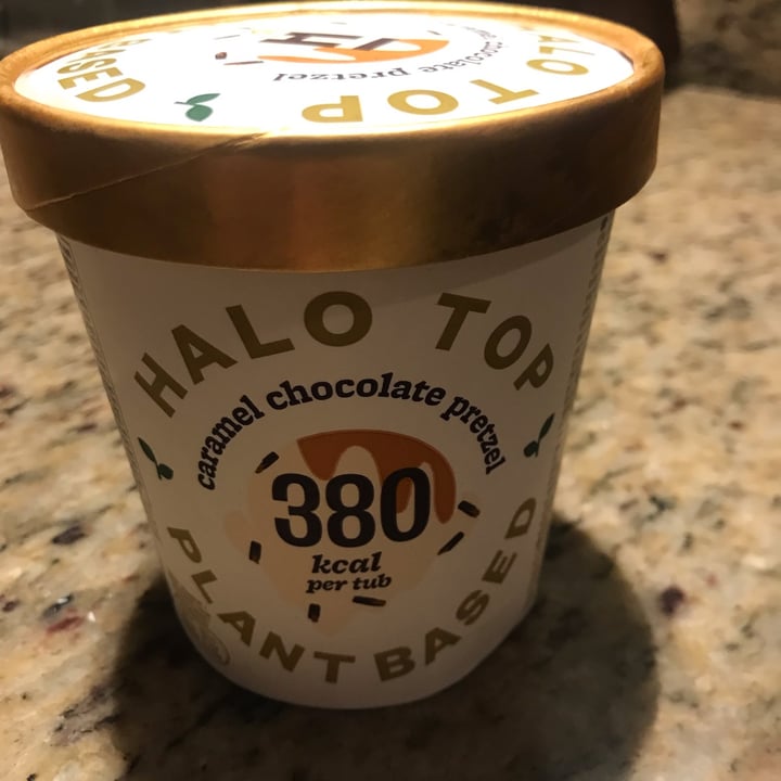 photo of Halo top plant based caramel chocolate pretzel ice cream shared by @debralovesveg on  09 Jan 2023 - review