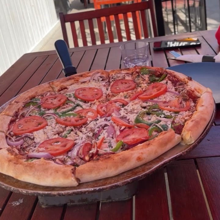 photo of Yaoooo Pizza Pub Pizza Végétarienne Avec Mozzarella Vegan shared by @lafontz on  15 May 2023 - review