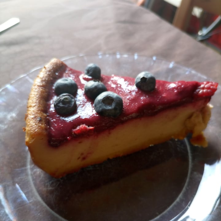 photo of La Huerta De Almeria Cheesecake De Frutos Rojos shared by @asonier on  13 Jan 2023 - review