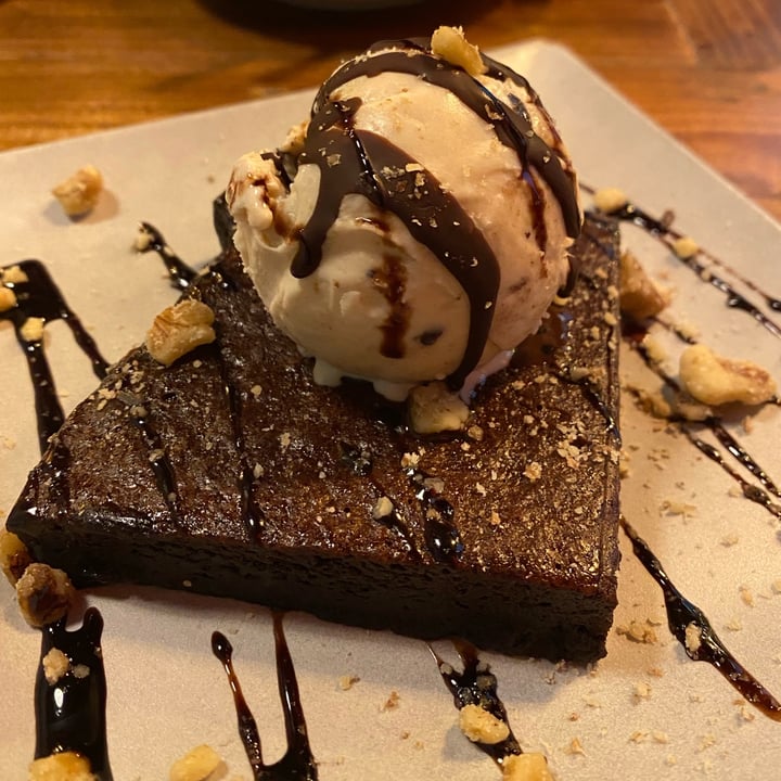 photo of Mad Mad Vegan Brownie con helado shared by @mailencostaf on  19 May 2023 - review