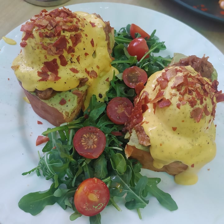 photo of Frutas Prohibidas huevos Benedict Con Pullpork shared by @jessanchez on  10 Jun 2023 - review