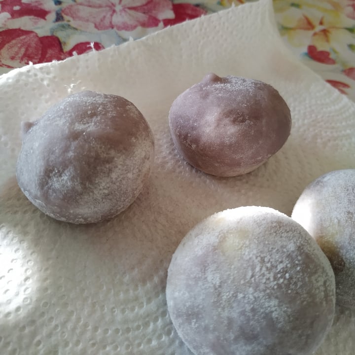 photo of Little Moons Passionfruit and Mango Mochi shared by @gattopachanga1 on  07 Aug 2023 - review