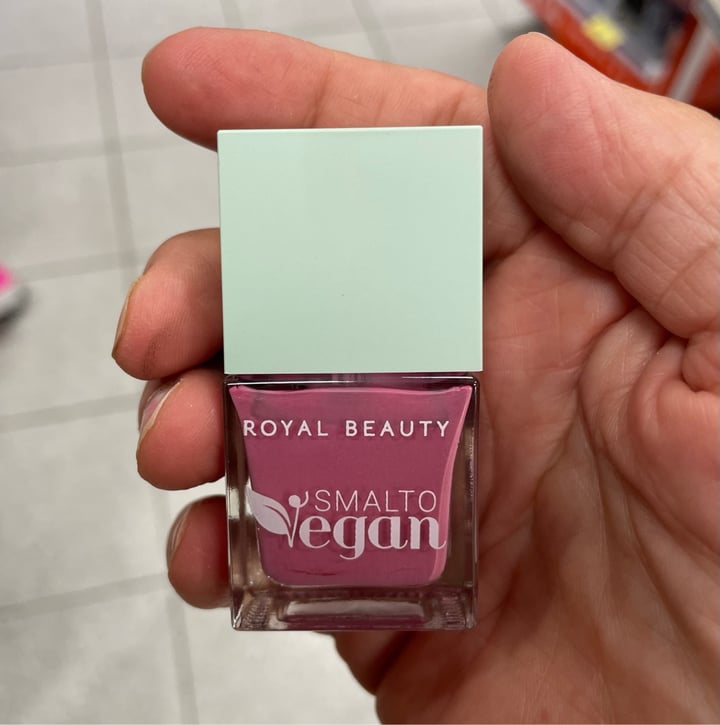 photo of Royal beauty smalto vegan shared by @lunaros on  15 Jul 2023 - review