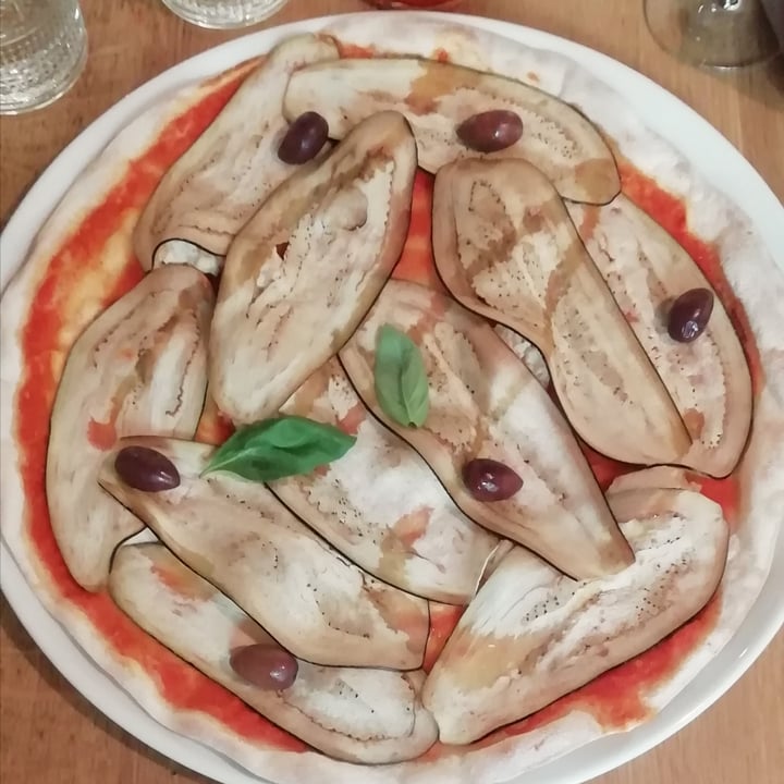 photo of Cagiada Milano Laghetto Pizza melanzane e olive con formaggio veg shared by @miocillo0 on  06 Mar 2023 - review