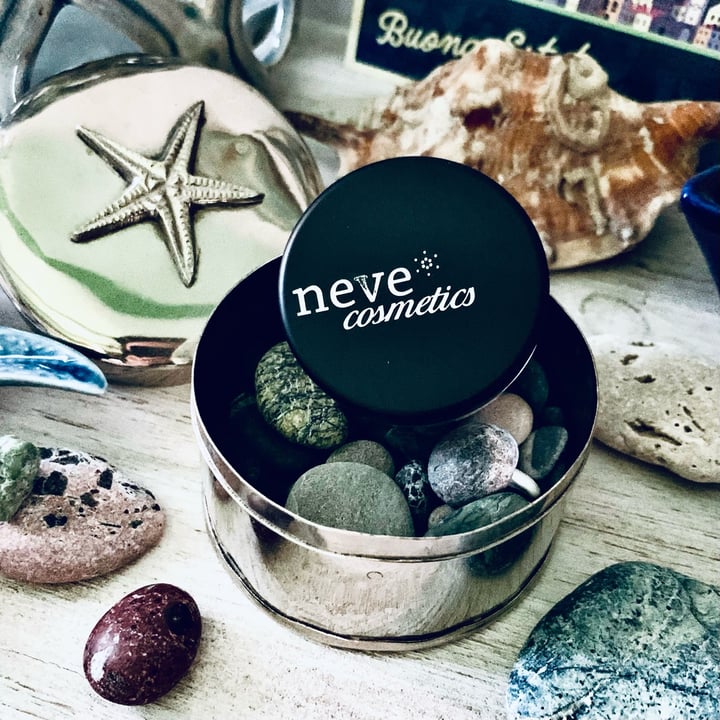 photo of Neve Cosmetics Translucent Mineral Powder MATTE shared by @calcabrina on  20 Jul 2023 - review