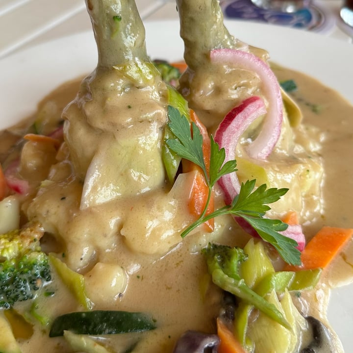 photo of Tito's Beach Bar Artichoke Green Thai Curry with Mashed Potatoes made with Coconut Milk shared by @fromlosttotheveggie on  02 May 2023 - review