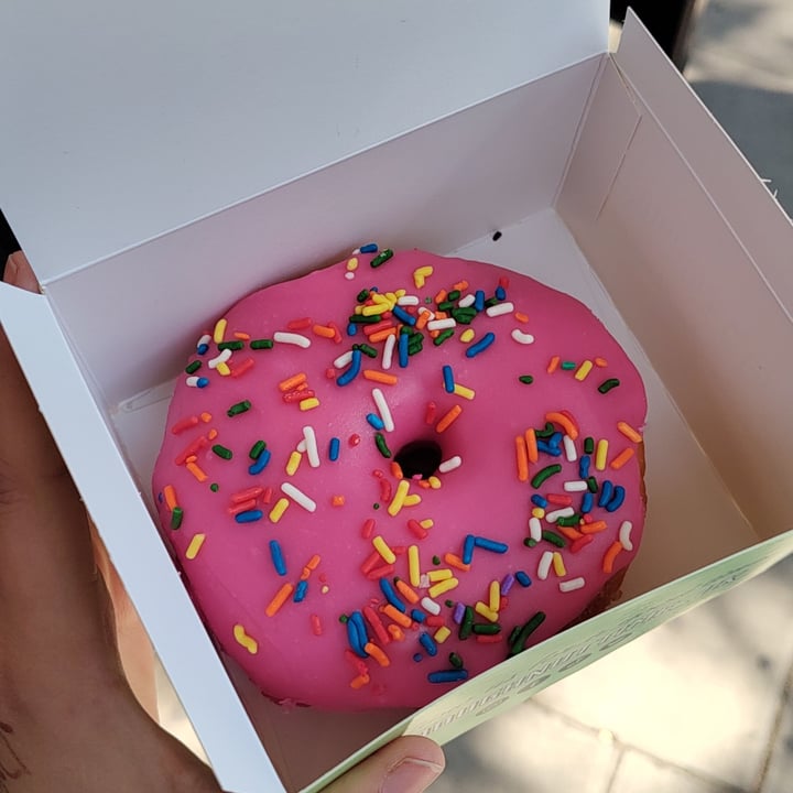photo of Doughnut Time do' oh nut shared by @the-vegan-one on  30 May 2023 - review