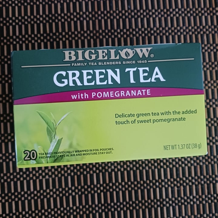 photo of Bigelow green tea with pomegranate shared by @heartartichokehearts on  11 Jun 2023 - review